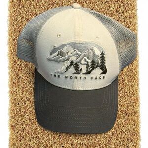 The North Face Gray & Cream Label Tag